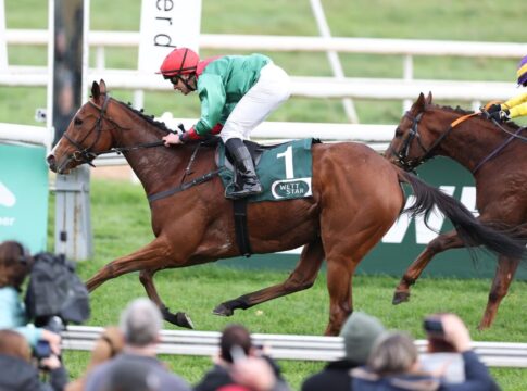 Reeses Bacarda krönte eine große Saison mit drittem Saisonsieg Bacarda siegt unter Wladimir Panov