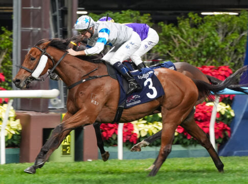 Bowman siegt - Vier Jockeys mit 12 Punkten vor dem Finale der IJC Hugh Bowman gewinnt auf Silvery Breeze Foto: hkjc.com