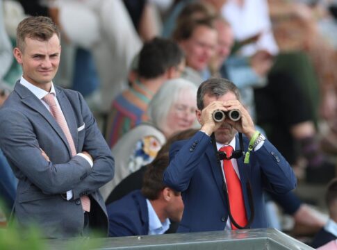 Vinzenz Schiergen besteht Trainer-Prüfung: „Ein Punkt meiner To-Do-List“ Vinzenz und Peter Schiergen (v.li.)