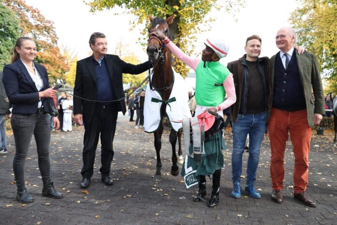 Dr. Stefan Oschmann (re.) und Michael Motschmann (2.v.li.) mit Gostam Dr. Stefan Oschmann (re.) und Michael Motschmann (2.v.li.) mit Gostam