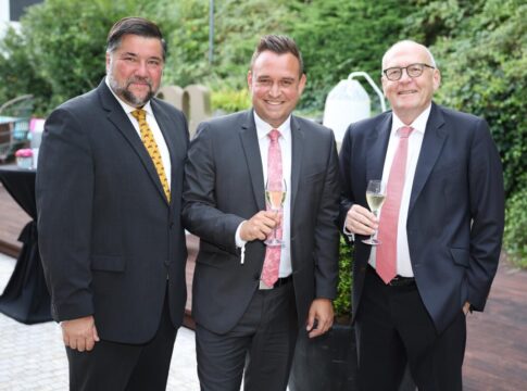 Daniel Krüger, Bürgermeister Christian Schmid und Dr. Michael Vesper