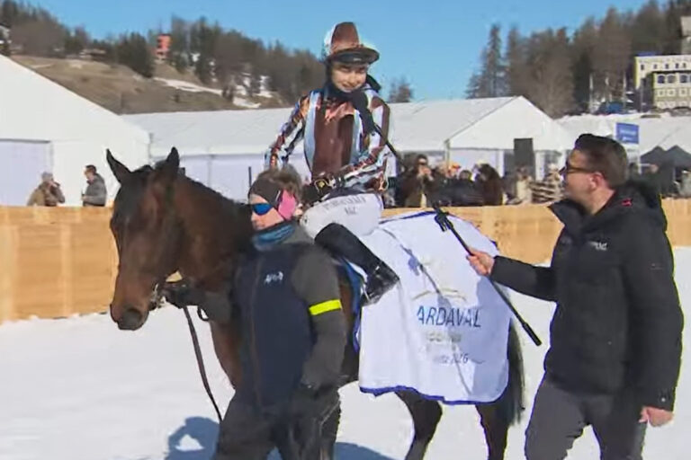 Esentur Turganaaly Uulu nach dem Sieg mit Beau Gars Foto: Screenshot