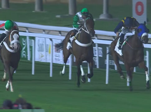 Mickael Barzalona (re.) ist mit Year Of The Dragon im Vorteil Foto: Screenshot