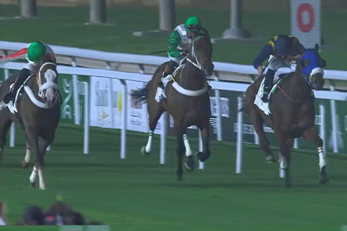 Mickael Barzalona (re.) ist mit Year Of The Dragon im Vorteil Foto: Screenshot