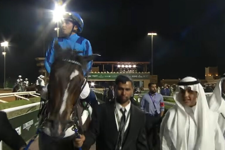 Mickael Barzalona nach dem Sieg in der 3. Runde der IJC Foto: Screenshot