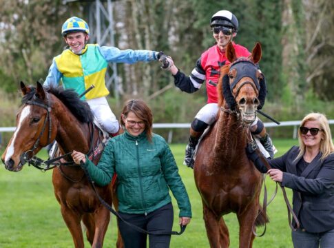 Totes Rennen: Oriental King und Louvre teilen sich den Sieg Totes Rennen - Louvre siegt unter Sean Byrne und Oriental King siegt unter Hakim Tabet