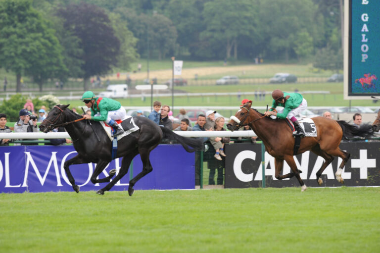 2008 gewinnt Sageburg den Prix d'Ispahan für den Aga Khan Foto: France Galop/Scoop Dyga