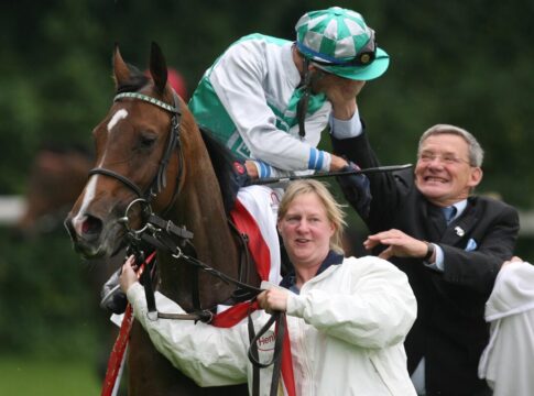 Gruppe I Osaka Hai am Sonntag mit Mystic Lips-Sohn Mystic Lips nach dem Diana-Sieg