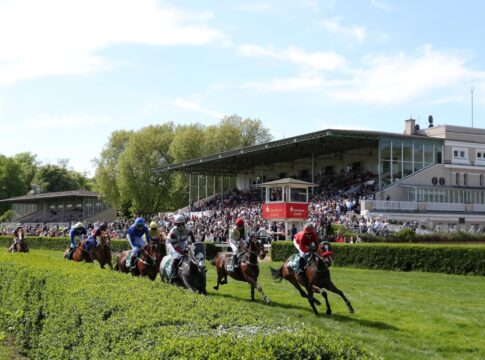 Saisoneröffnung in Krefeld – Über 100 Nennungen! Sparkassen-Renntag in Krefeld
