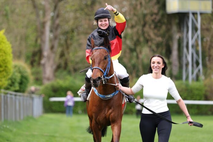 Tahini siegt unter Nora Cronauer Tahini siegt unter Nora Cronauer