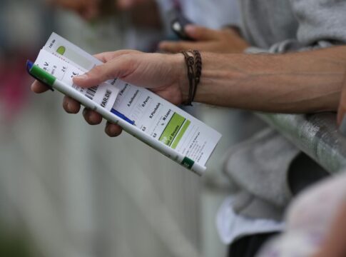 Wettschein und Rennprogramm