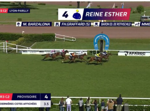 Zauberflöte (3.v.re.) bei ihrem Debüt am Samstag