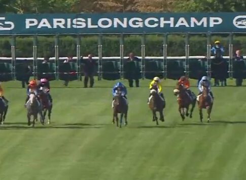 Im Hintergrund zu erkennen: Altiama springt nicht ab