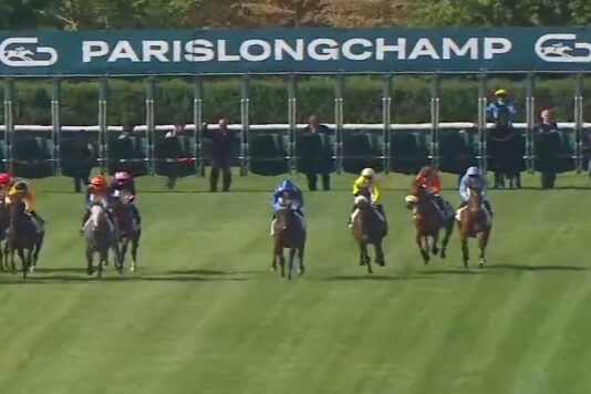 Im Hintergrund zu erkennen: Altiama springt nicht ab