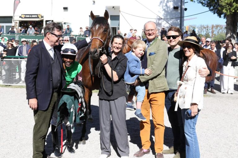 Gostam und sein Team nach dem Sieg in München