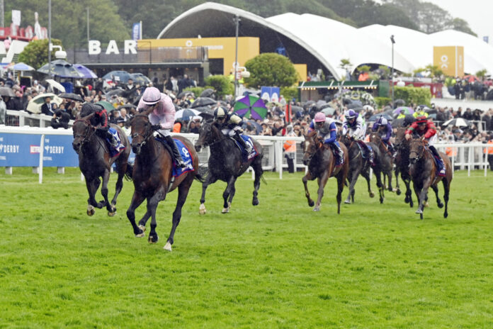 Bay of Brilliance (Vierter von links, rosa Kappe) als Vierter im Epsom Derby (galoppfoto.de) Bay of Brilliance (Vierter von links, rosa Kappe) als Vierter im Epsom Derby (galoppfoto.de)