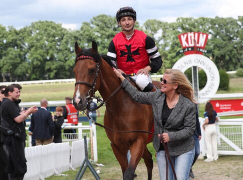 Nächste Show: Noshowlikeajoeshow gewinnt erneut mit Tabet Noshowlikeajoeshow siegt unter Hakim Tabet