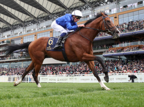Ombudsman mit William Buick in den Prince Of Wales's Stakes (galoppfoto.de)