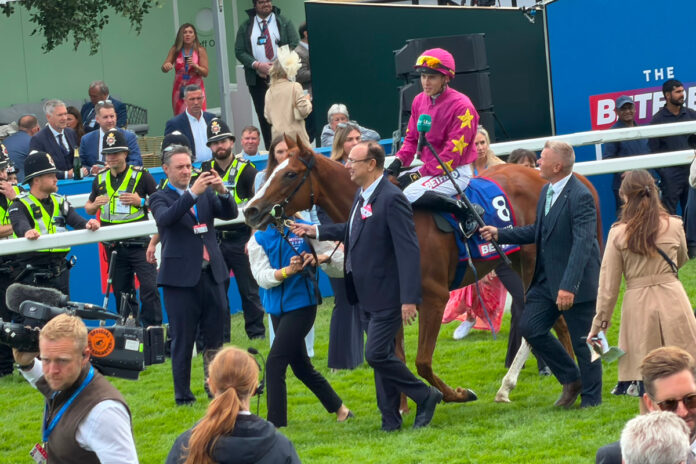 Thundering On nach dem Sieg in den Epsom Oaks Foto: Hemke
