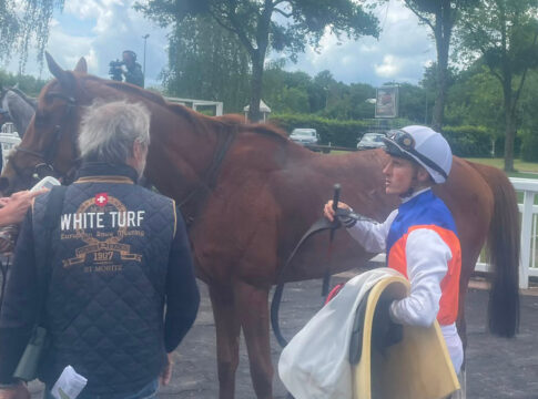 Vallando mit Trainer Manfred Weber und Jockey Martin Seidl (re.)