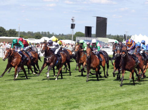 Mission Central sorgt für O'Brien-Premiere in den King Charles III Stakes Mission Central (rechts) gewinnt die King Charles III Stakes (galoppfoto.de)