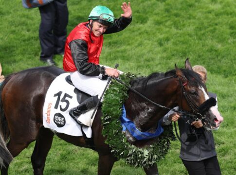 96 Kilo – Die neue Handicapmarke des Derbysiegers Dardanos Dardanos siegt unter Wladimir Panov im IDDE 157. Deutsches Derby