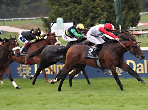 Derbystarter Four Seasons gewinnt World Pool-Handicap Four Seasons siegt unter Bauyrzhan Murzabayev