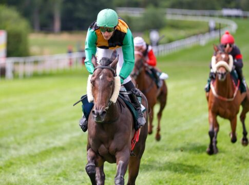 Geschwister-Zweierwette in Harzburg-Handicap Sweet Lady siegt unter Patrick Gibson