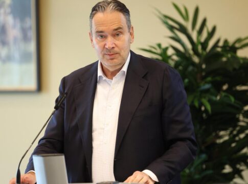 Besitzervereinigung: Baum manifestiert Verhandlungs-Standpunkte Gregor Baum bei der Jahreshauptversammlung der Besitzervereinigung für Vollblutzucht und Rennen