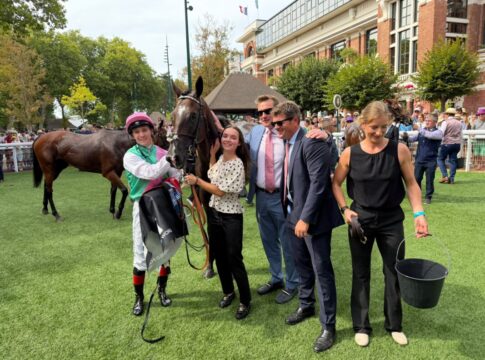 Blue Bolt nach dem Sieg im Prix Rothschild Foto: Hemke
