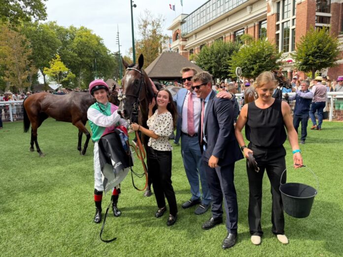 Blue Bolt nach dem Sieg im Prix Rothschild Foto: Hemke