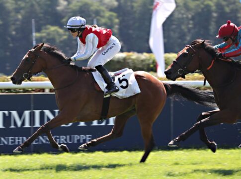 Pearl of Japan erster Sieger für Horse Racing Hamburg - Trainer noch auf Autobahn Pearl of Japan siegt unter Vanesa Csernak