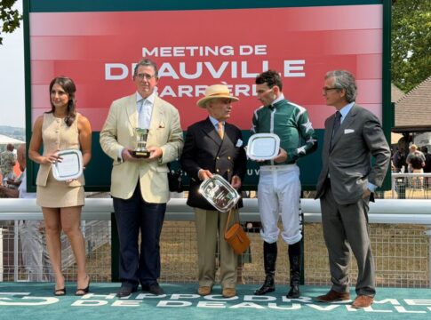 Außenseiter Baroud verhindert ersten Gruppesieg des Daryz-Bruders Siegerehrung nach dem Prix Guillaume d'Ornano Foto: Hemke