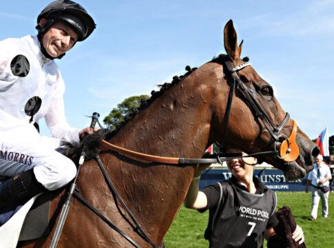 Tiffany nach dem Gruppe I-Sieg in Hoppegarten
