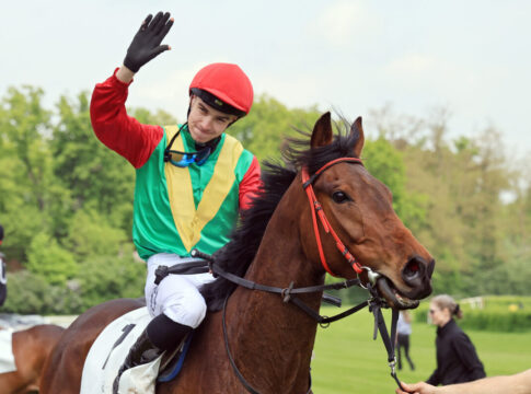 Hoppegarten, Wilddieb mit Leon Wolff nach dem Sieg