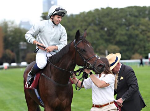 Mickael Barzalona und Fairy Glen nach dem Sieg