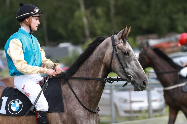 Alaskakönigin verliert im Casino-Preis ihre Gegner