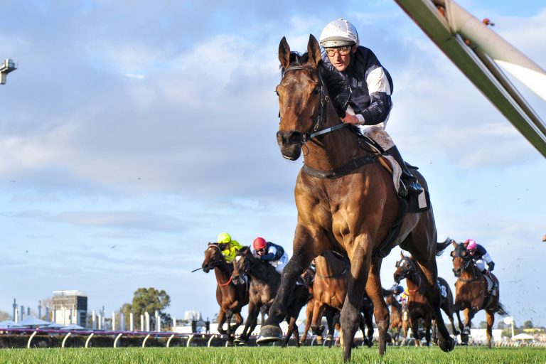 Ex-Deutsche geschlagen – Gr.II-Siegerin für Helmet