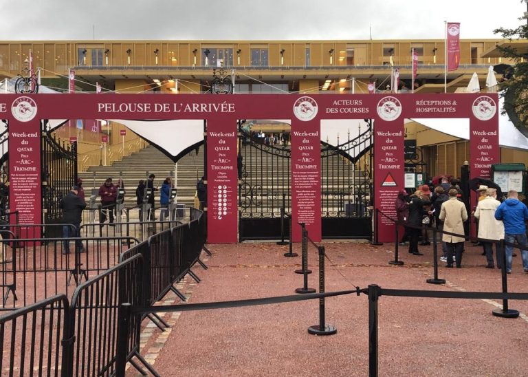 Regen und Corona: Noch sehr wenig los in Longchamp