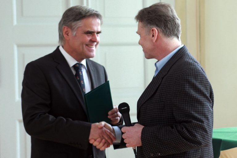 Silberne Ehrennadel für Steffen Bothendorf