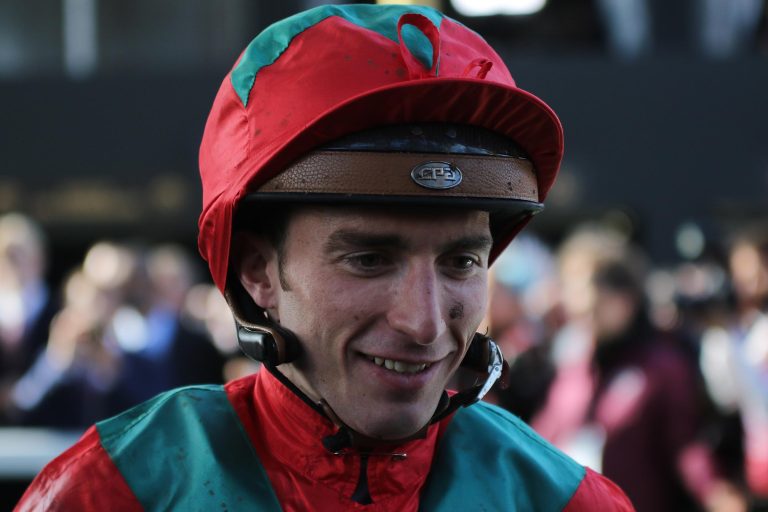 Paukenschlag: Jockeys streiken – Pierre-Charles Boudot mit Sieg zurück
