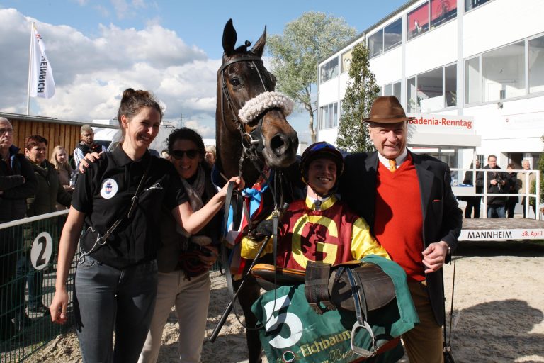 Reckes 2000. Sieg ist ein Hindernis-Treffer