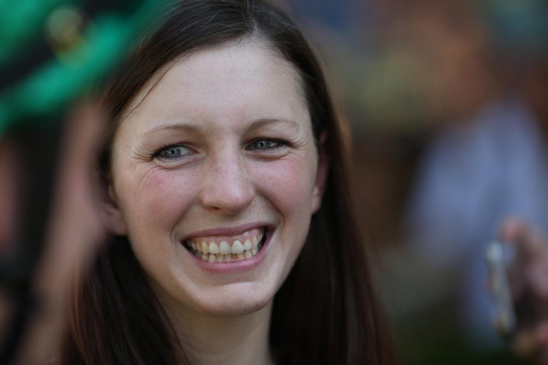 Carina Feys erster Hindernisstarter ein Treffer