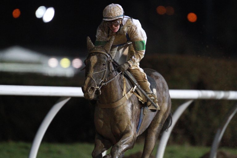 Viermal von der Recke bei Night Turf-Premiere