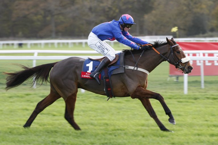 Cue Card überlegen in der „Ascot Chase“