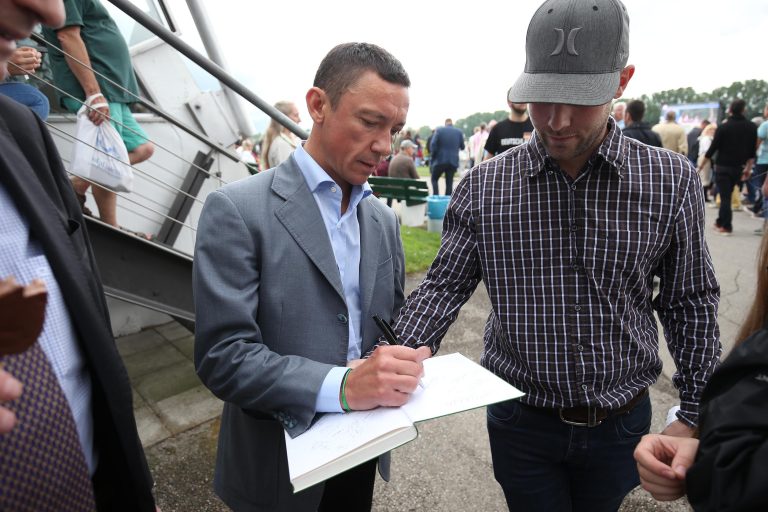 Dettori am Donnerstag fünfmal in „Blau“