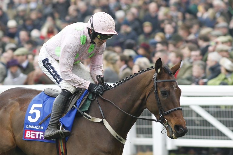 Djakadam überlegen in der John Durkan Chase