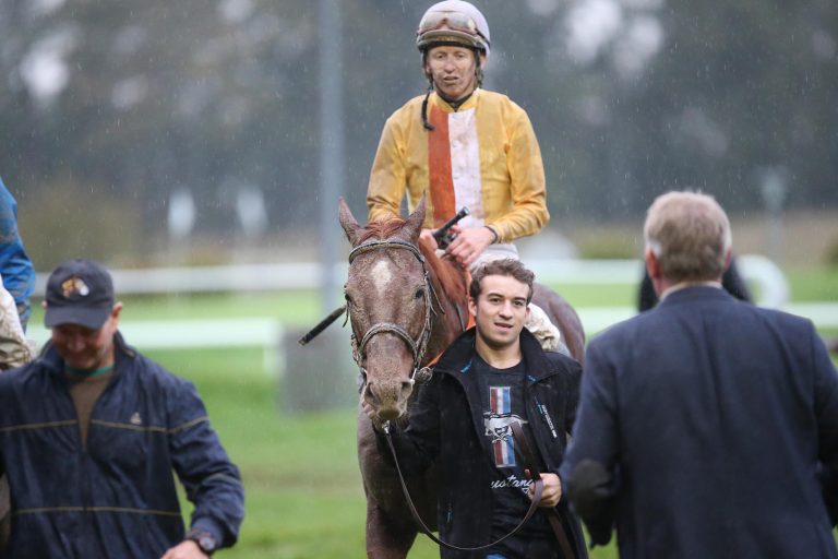 Elkantino Kampfsieger und drei Minarik-Treffer