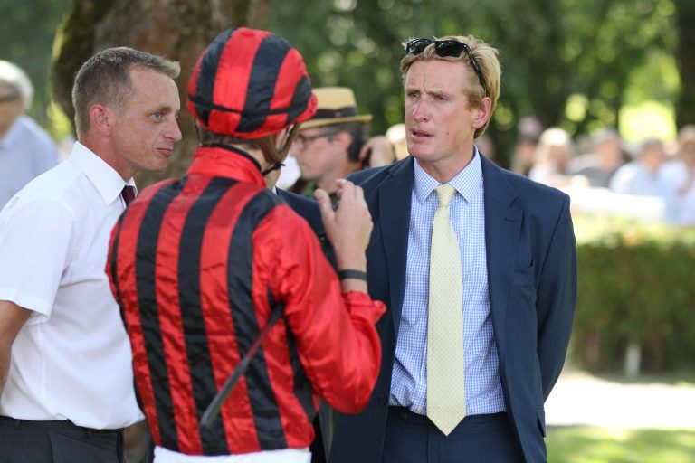 Trainer Ed Walker (re.)