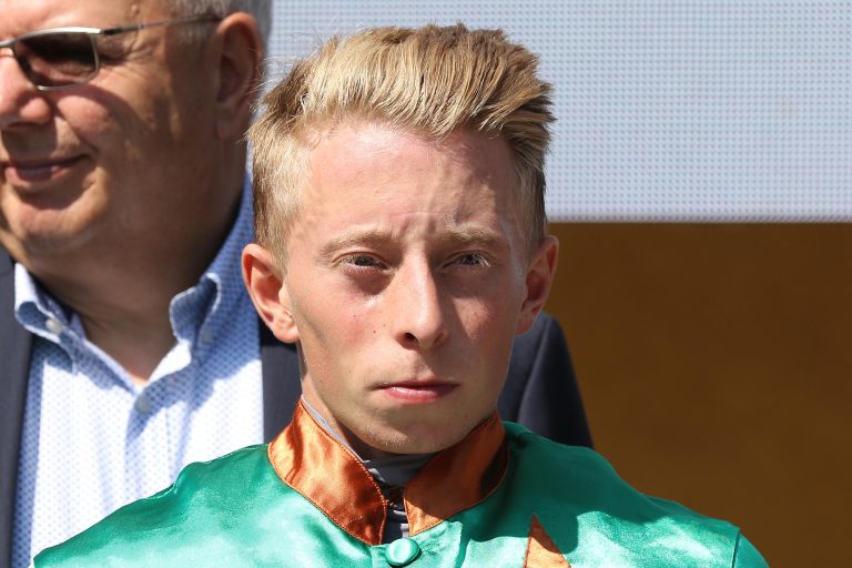 Gavin Ashton nach Sieg mit Asterix in Iffezheim